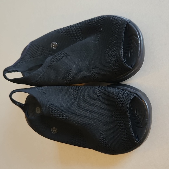 Bzees Black Wedges - Picture 2 of 11